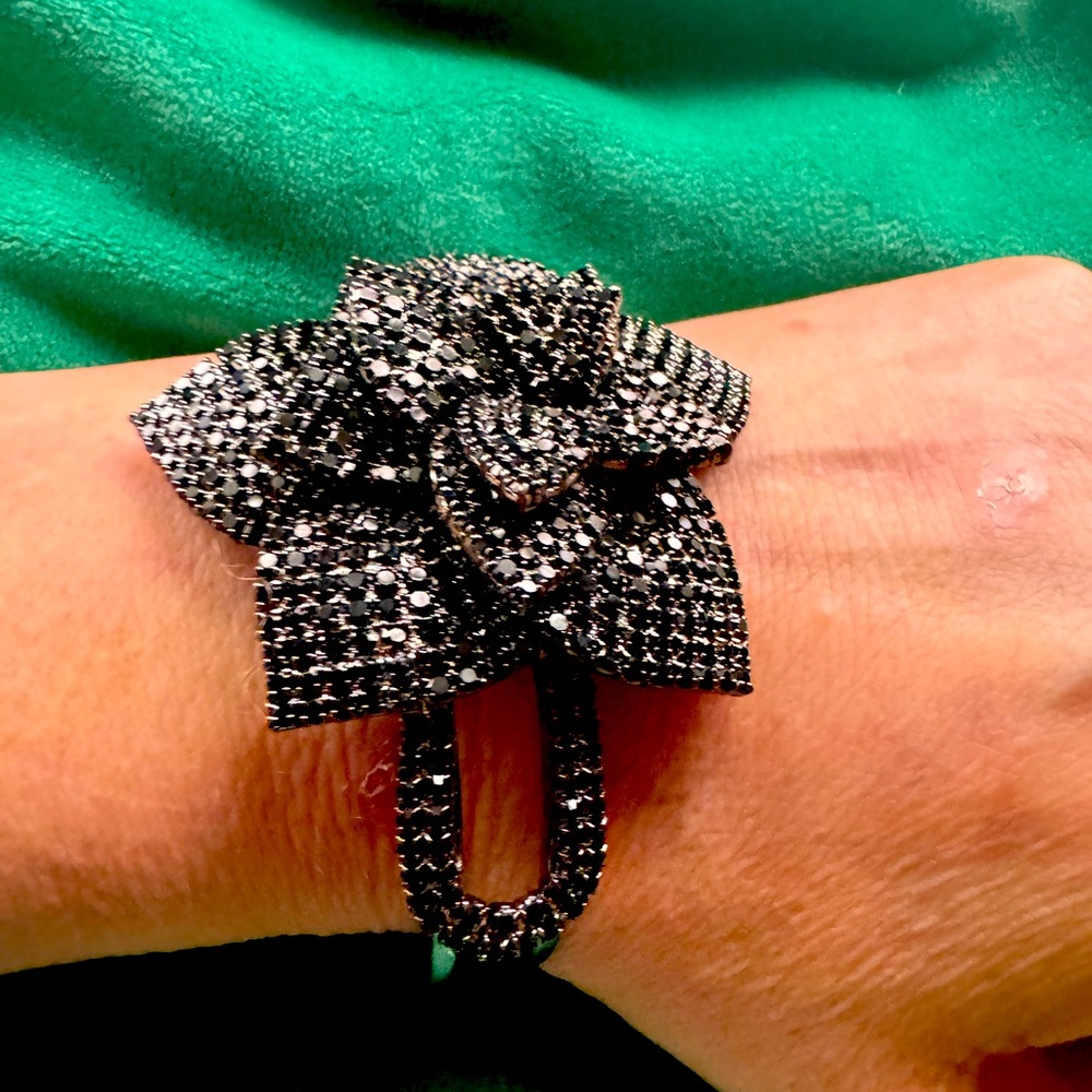 Big Flower black rhinestone rose bracelet